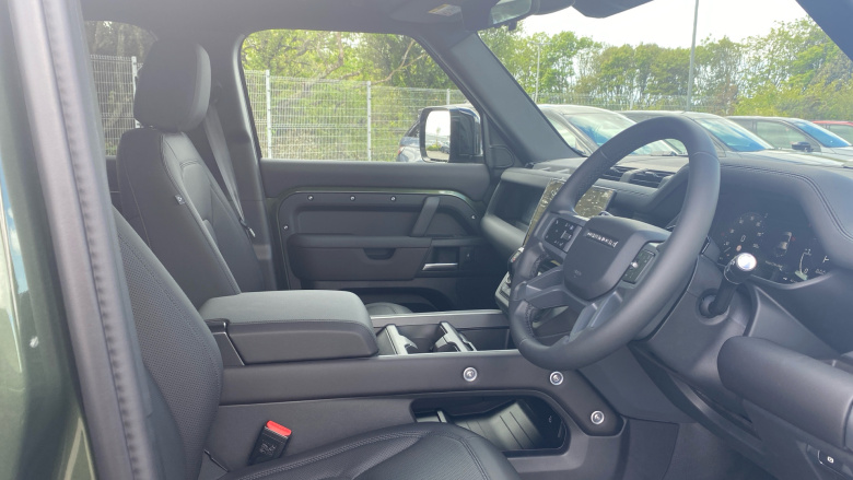Land Rover Defender 3.0 D250 X-Dynamic SE 110 5dr Auto Diesel Estate